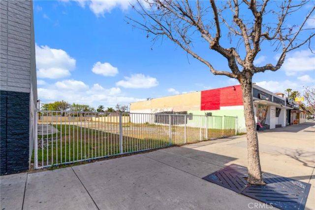 8830 Sierra, Fontana, CA 92335