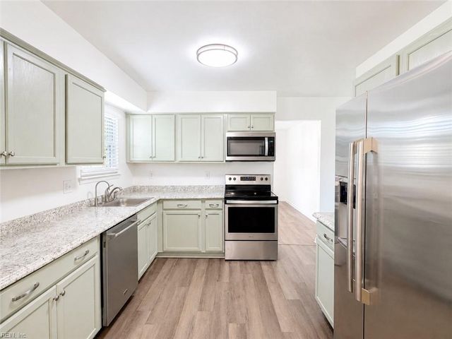 5440 Macqueen DR, Virginia Beach, VA 23464