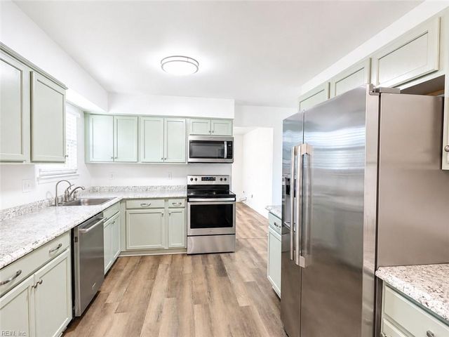 5440 Macqueen DR, Virginia Beach, VA 23464