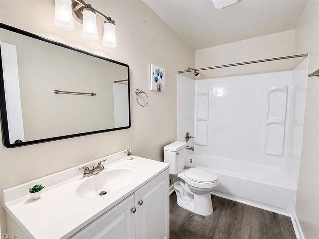 5440 Macqueen DR, Virginia Beach, VA 23464