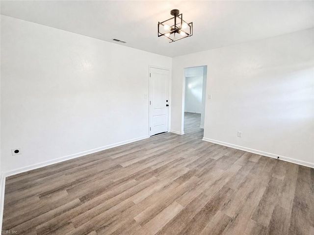 5440 Macqueen DR, Virginia Beach, VA 23464