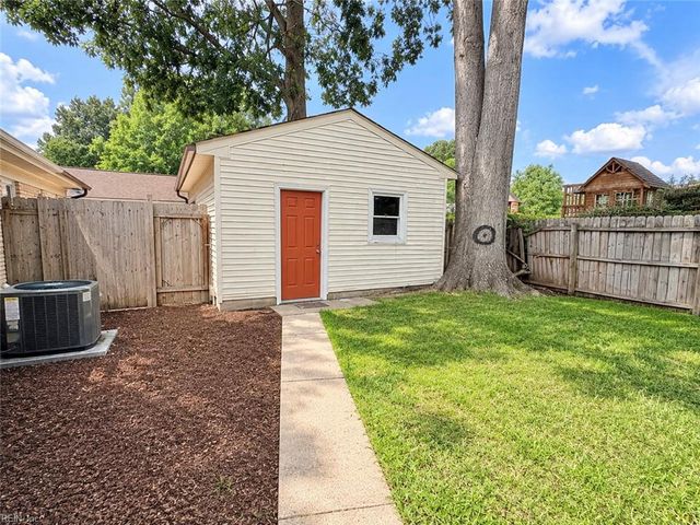 5440 Macqueen DR, Virginia Beach, VA 23464
