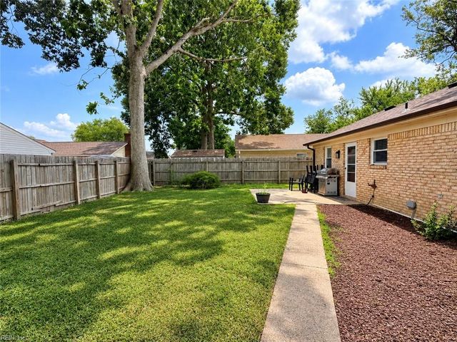 5440 Macqueen DR, Virginia Beach, VA 23464