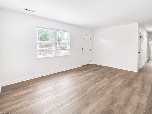 5440 Macqueen DR, Virginia Beach, VA 23464