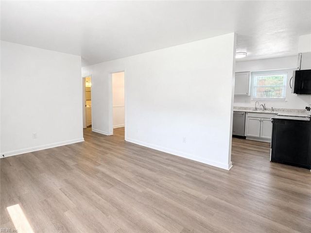 5440 Macqueen DR, Virginia Beach, VA 23464