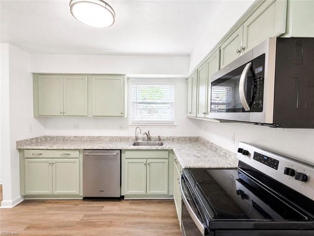 5440 Macqueen DR, Virginia Beach, VA 23464