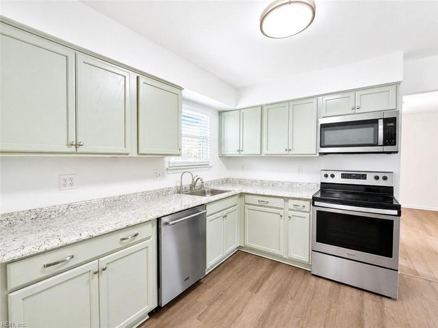 5440 Macqueen DR, Virginia Beach, VA 23464