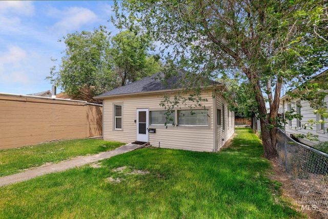 332 4th Ave W, Twin Falls, ID 83301