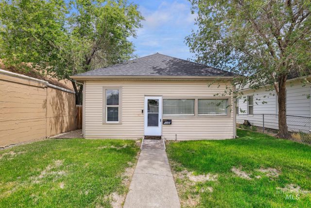 332 4th Ave W, Twin Falls, ID 83301
