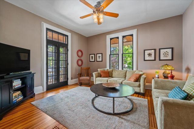 305 N Ridgeland Avenue, Oak Park, IL 60302