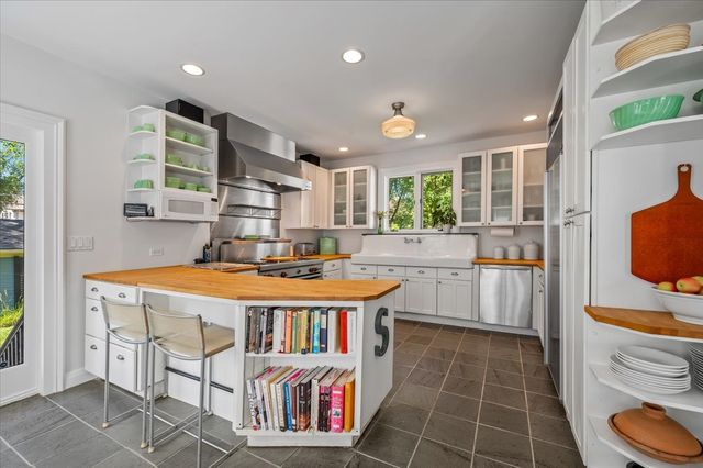 305 N Ridgeland Avenue, Oak Park, IL 60302