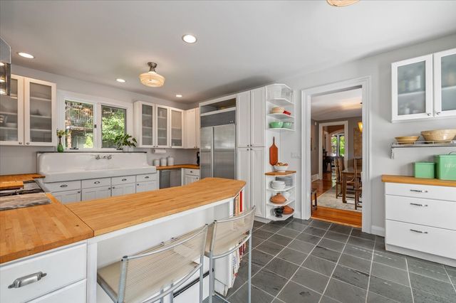 305 N Ridgeland Avenue, Oak Park, IL 60302