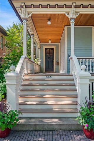 305 N Ridgeland Avenue, Oak Park, IL 60302