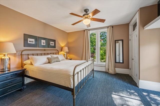 305 N Ridgeland Avenue, Oak Park, IL 60302