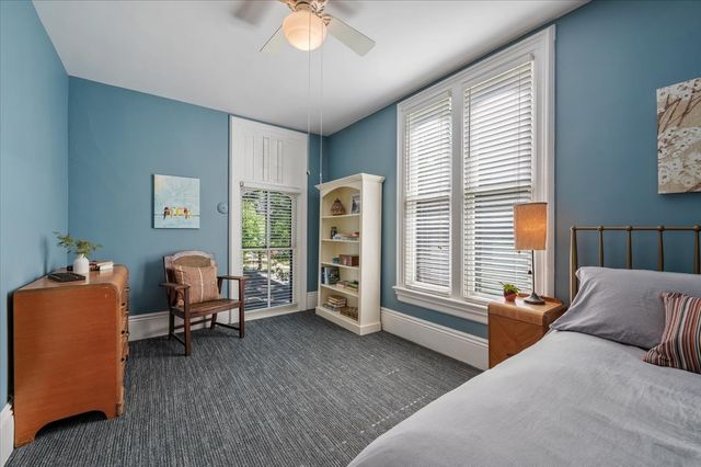 305 N Ridgeland Avenue, Oak Park, IL 60302