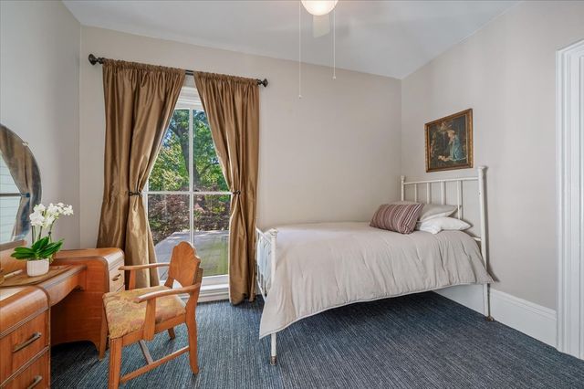 305 N Ridgeland Avenue, Oak Park, IL 60302