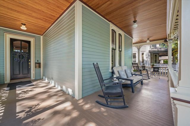 305 N Ridgeland Avenue, Oak Park, IL 60302