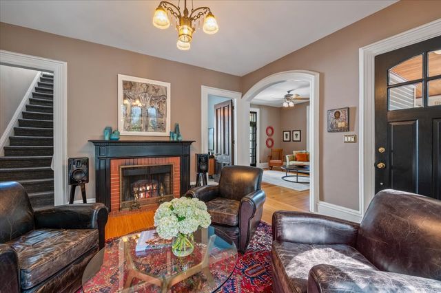 305 N Ridgeland Avenue, Oak Park, IL 60302