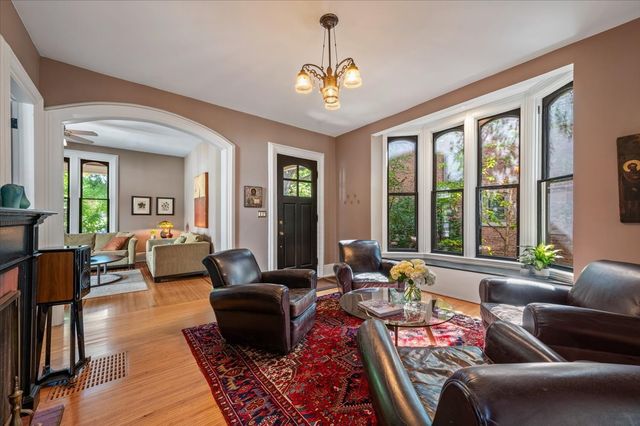 305 N Ridgeland Avenue, Oak Park, IL 60302