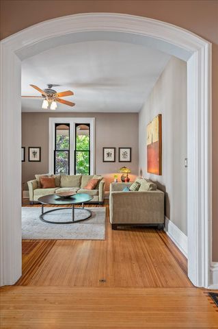 305 N Ridgeland Avenue, Oak Park, IL 60302