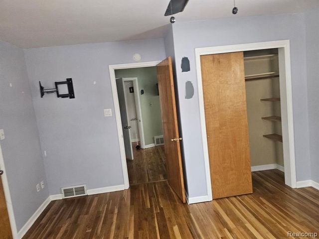 714 E 12 Mile Road, Royal Oak, MI 48073