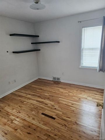 714 E 12 Mile Road, Royal Oak, MI 48073