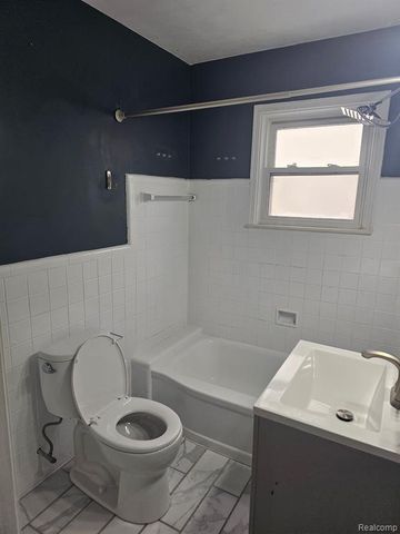 714 E 12 Mile Road, Royal Oak, MI 48073