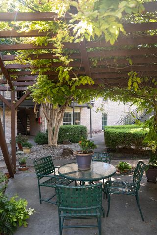 2425 Ashdale DR 18, Austin, TX 78757
