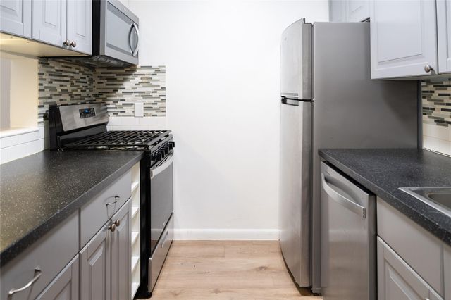 2425 Ashdale DR 18, Austin, TX 78757