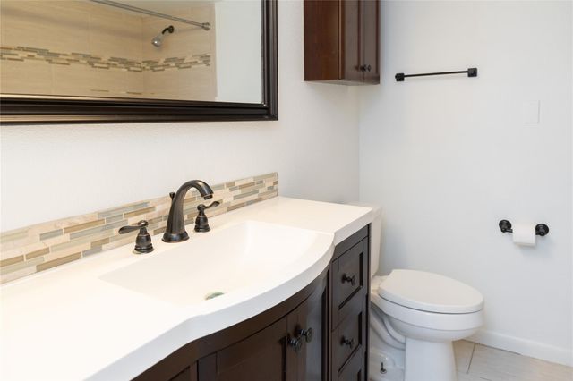 2425 Ashdale DR 18, Austin, TX 78757
