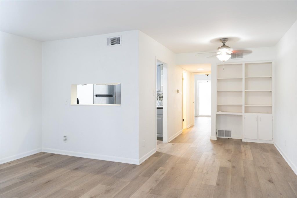 2425 Ashdale DR 18, Austin, TX 78757