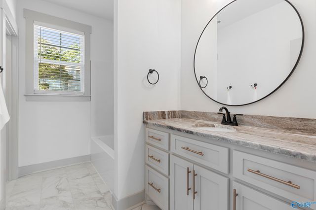 559 Farmingdale Road, Huntsville, AL 35803