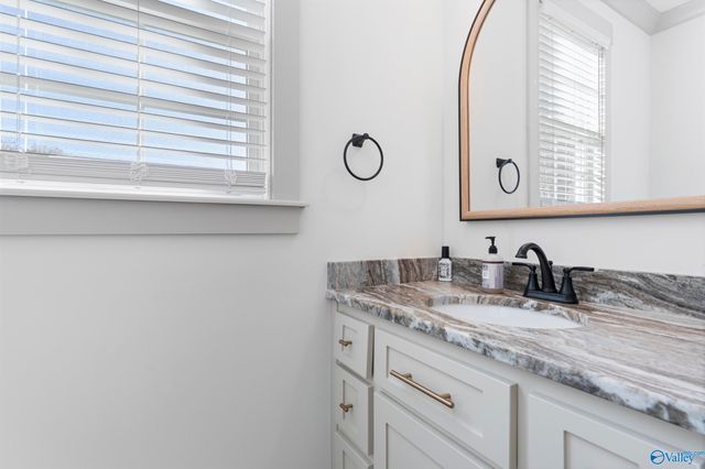 559 Farmingdale Road, Huntsville, AL 35803