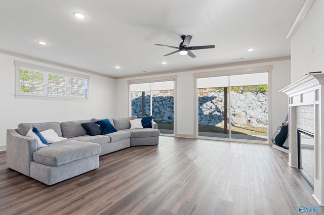 559 Farmingdale Road, Huntsville, AL 35803