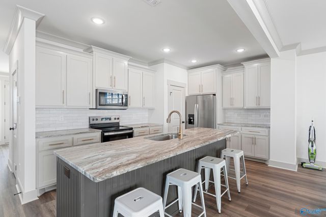 559 Farmingdale Road, Huntsville, AL 35803