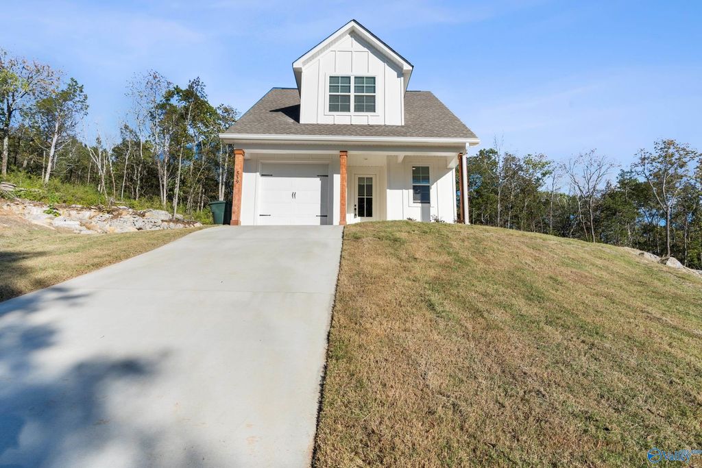 559 Farmingdale Road, Huntsville, AL 35803