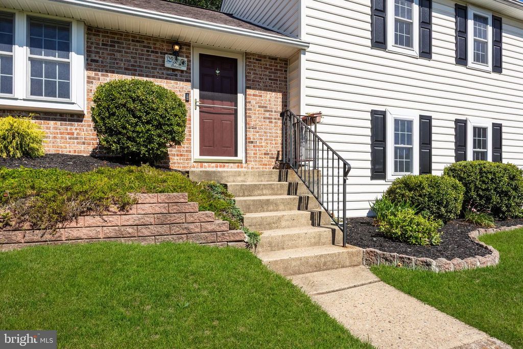 7 ADRIAN PL, Newtown, PA 18940
