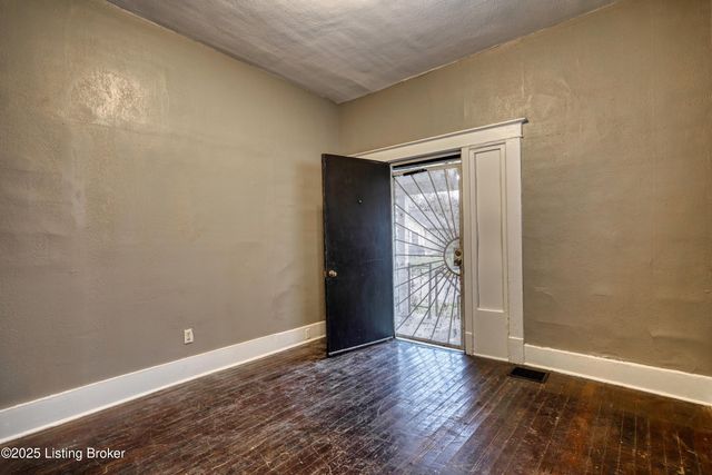 625 Louis Coleman Jr Dr, Louisville, KY 40211