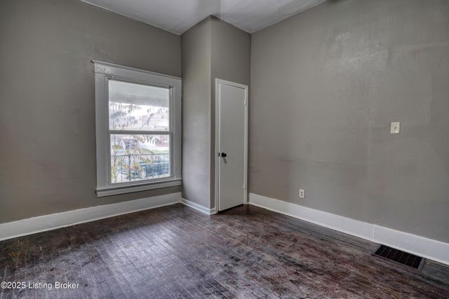 625 Louis Coleman Jr Dr, Louisville, KY 40211