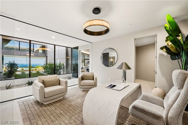 8 Chisel Crest Court, Henderson, NV 89012