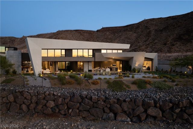 8 Chisel Crest Court, Henderson, NV 89012