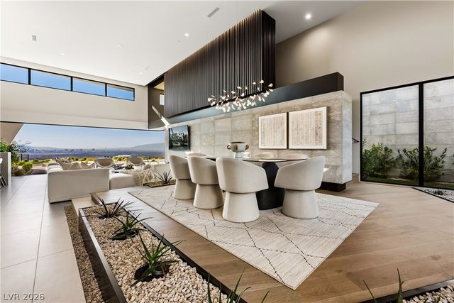 8 Chisel Crest Court, Henderson, NV 89012