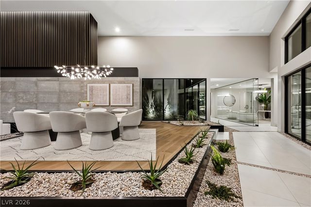 8 Chisel Crest Court, Henderson, NV 89012