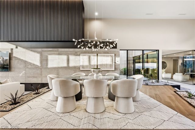 8 Chisel Crest Court, Henderson, NV 89012