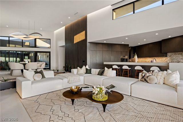 8 Chisel Crest Court, Henderson, NV 89012