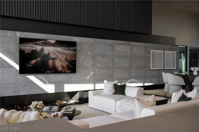 8 Chisel Crest Court, Henderson, NV 89012
