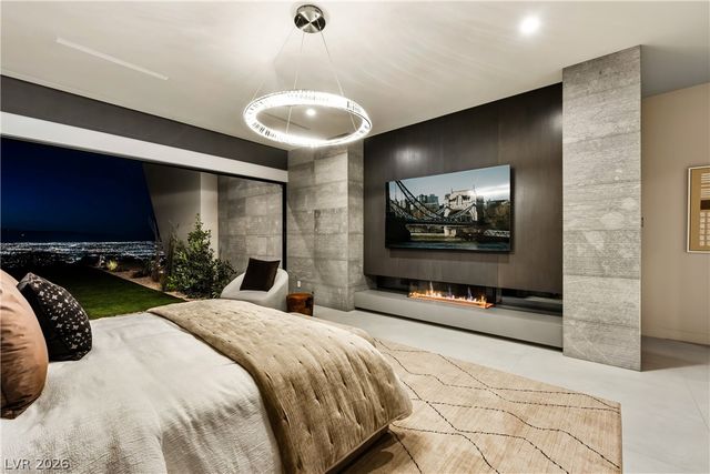8 Chisel Crest Court, Henderson, NV 89012