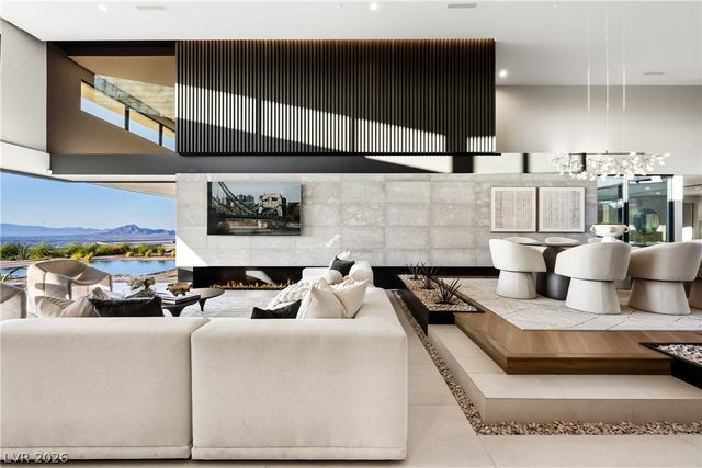 8 Chisel Crest Court, Henderson, NV 89012