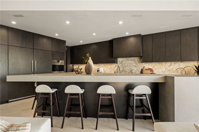 8 Chisel Crest Court, Henderson, NV 89012