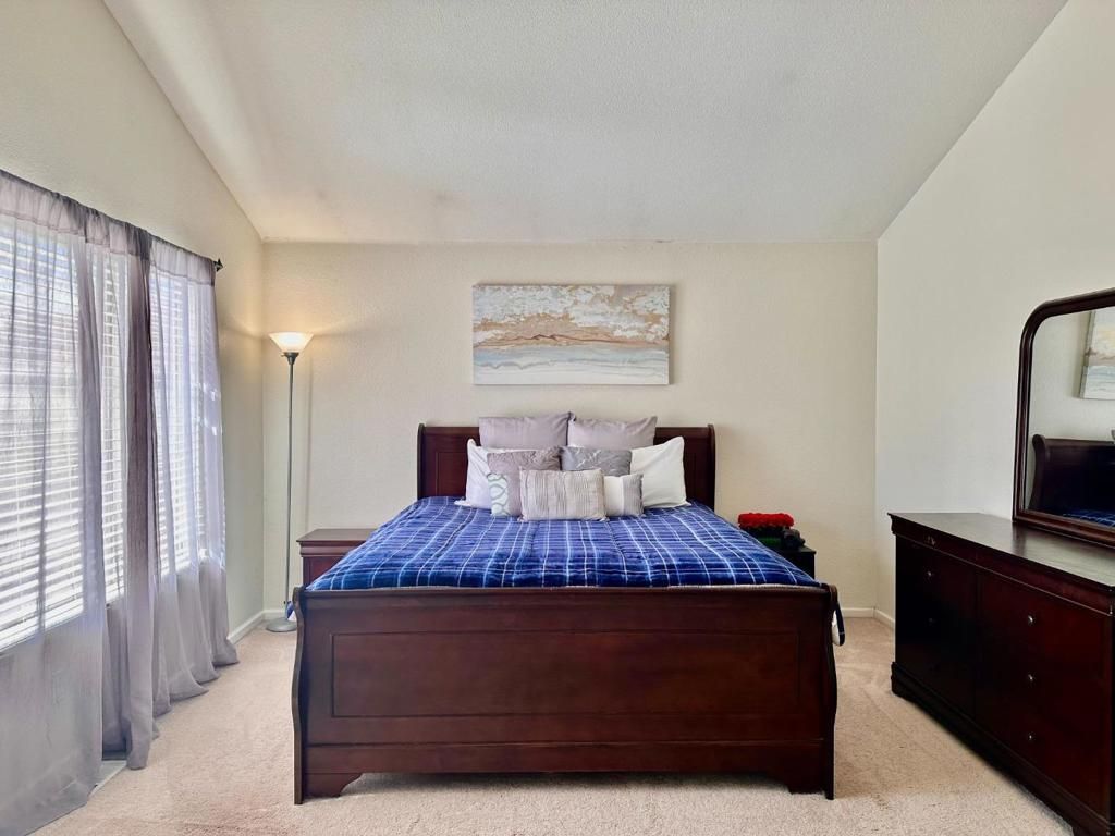 Image 11 of property listing at 1380 Parkside Drive, Tracy, CA 95376